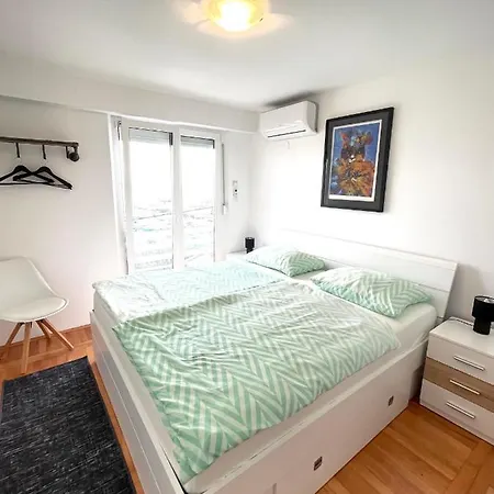 Luca Apartament *