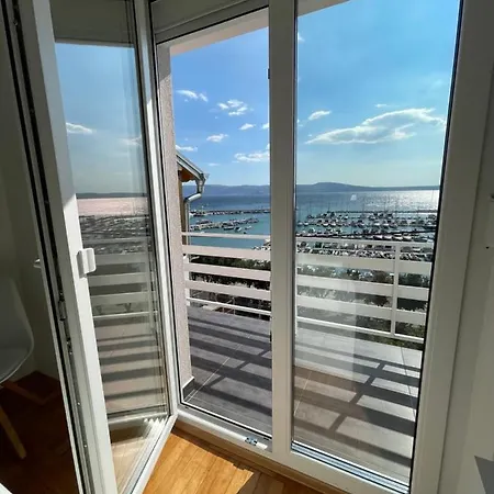 Luca Apartament *